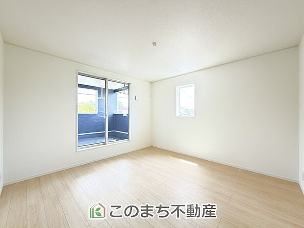 【洋室】南向きで陽当たりの良い洋室♪風通しもよく快適です☆