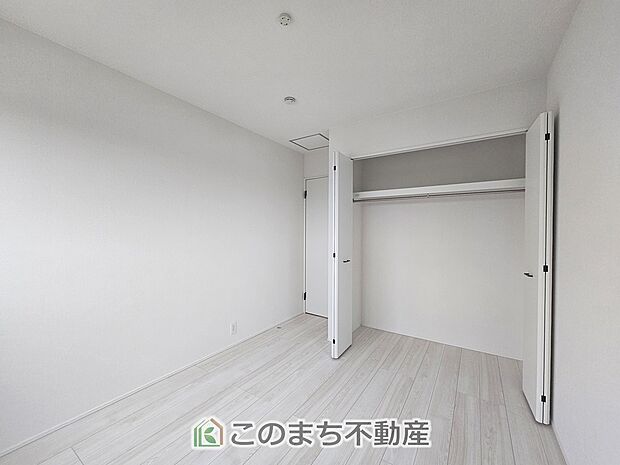 【洋室】同社施工物件の写真です。※建具やフローリング、その他仕様が異なる場合がございます。