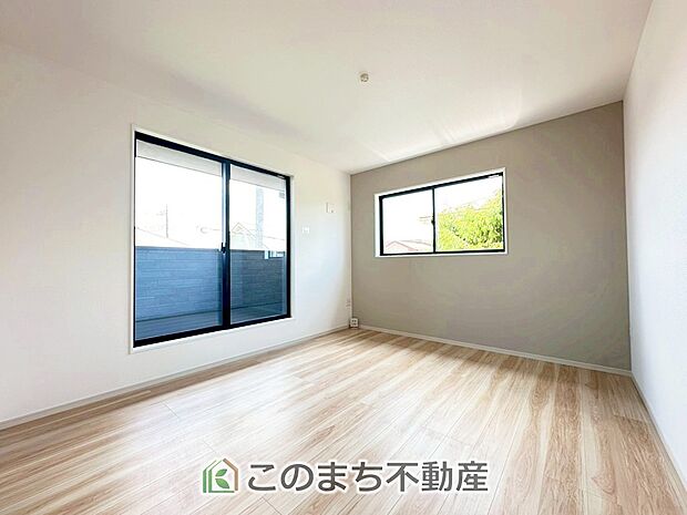 【洋室】南向きで陽当たりの良い洋室♪風通しもよく快適です☆ 