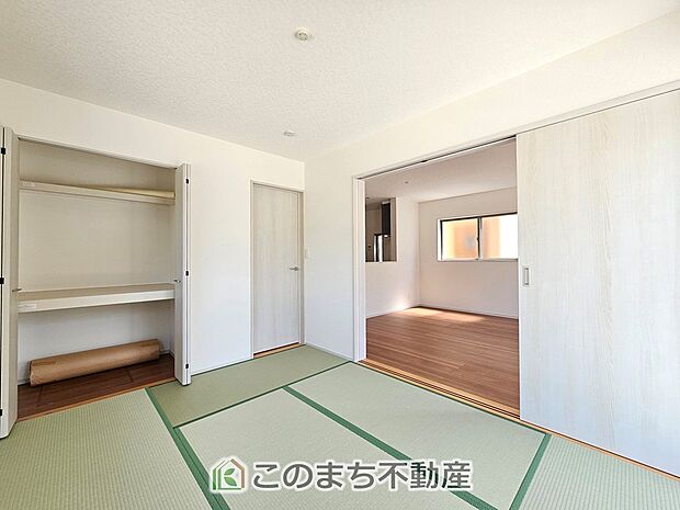 【和室】和室の収納スペースは中棚が付いてますので、お布団をしまうのに最適です♪