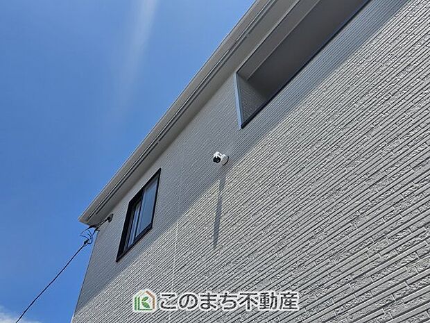 【外観】玄関上部には防犯カメラが標準装備しております！