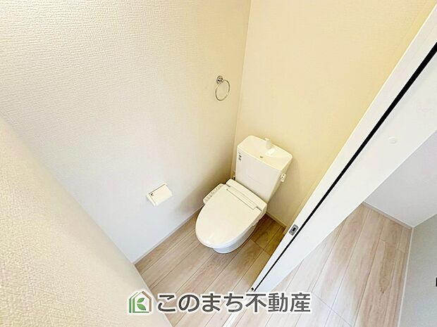 【トイレ】いつも綺麗に清潔に！シャワー付きトイレです♪ 