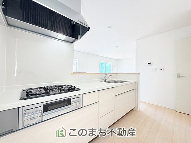 【キッチン】今人気の対面式キッチン用意しています。