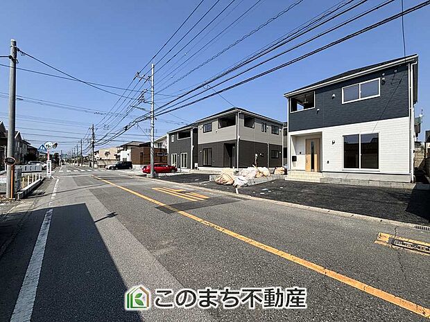【外観パース】駐車場からすぐ道路に出れます。