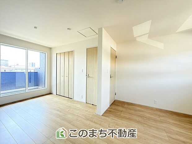 【洋室】南向きで陽当たりの良い洋室♪風通しもよく快適です☆