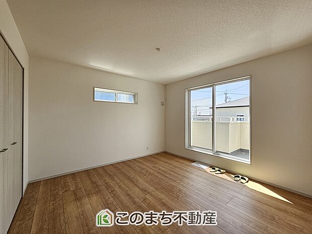 【洋室】南向きで陽当たりの良い洋室♪風通しもよく快適です☆