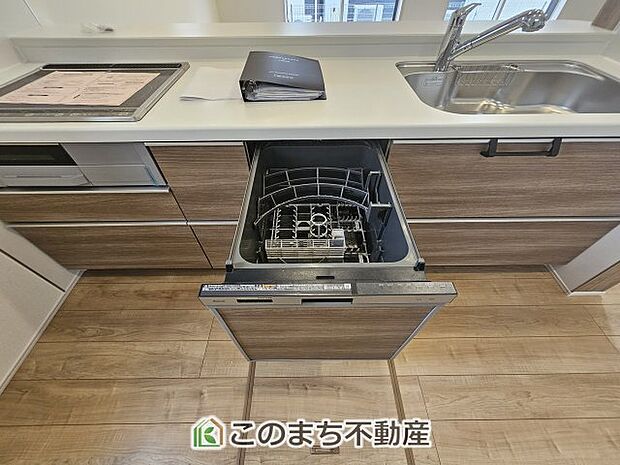 【キッチン】同社施工物件の写真です。※建具やフローリング、その他仕様が違う場合がございます。