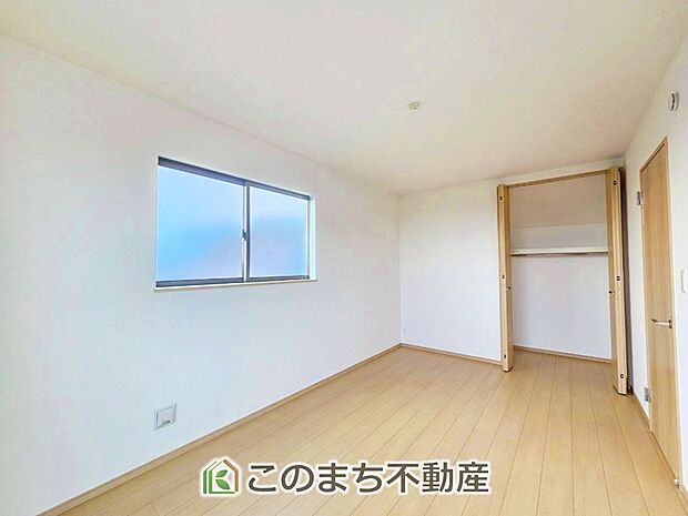 【洋室】南向きで陽当たりの良い洋室♪風通しもよく快適です☆