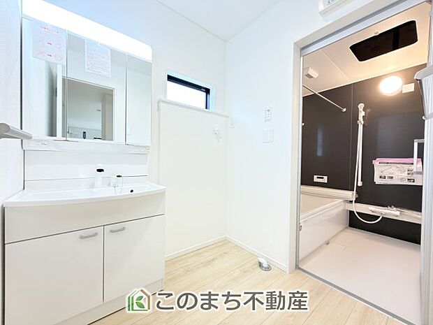 【洗面】シャンプードレッサーで朝の身支度♪伸びるホースでお掃除も簡単清潔です!