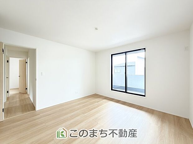 【洋室】南向きで陽当たりの良い洋室♪風通しもよく快適です☆