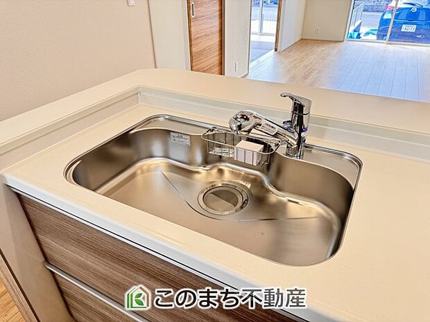 【キッチン】同社施工物件の写真です。※建具やフローリング、その他仕様が違う場合がございます。
