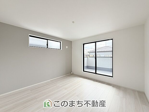 【洋室】南向きで陽当たりの良い洋室♪風通しもよく快適です☆