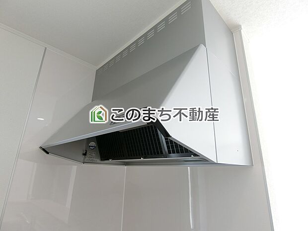 【キッチン】お料理の匂いもスッキリ♪シンプルデザインで掃除も簡単?