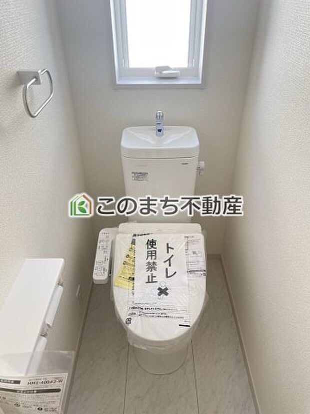 【トイレ】同社施工物件の写真です。※建具やフローリング、その他仕様が違う場合がございます。