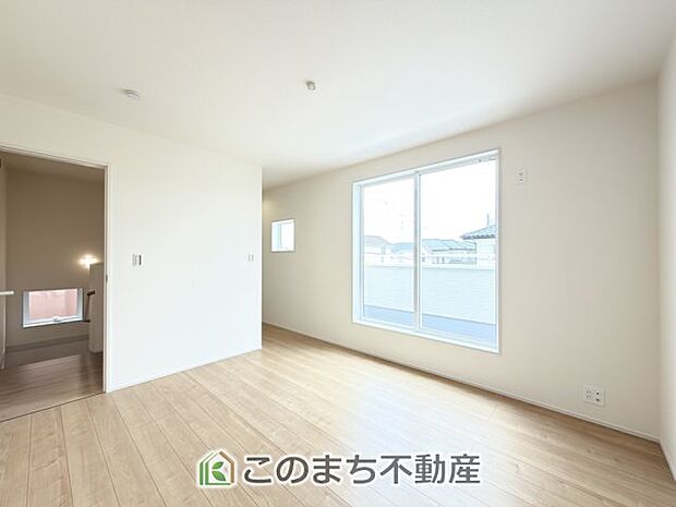 【洋室】南向きで陽当たりの良い洋室♪風通しもよく快適です☆