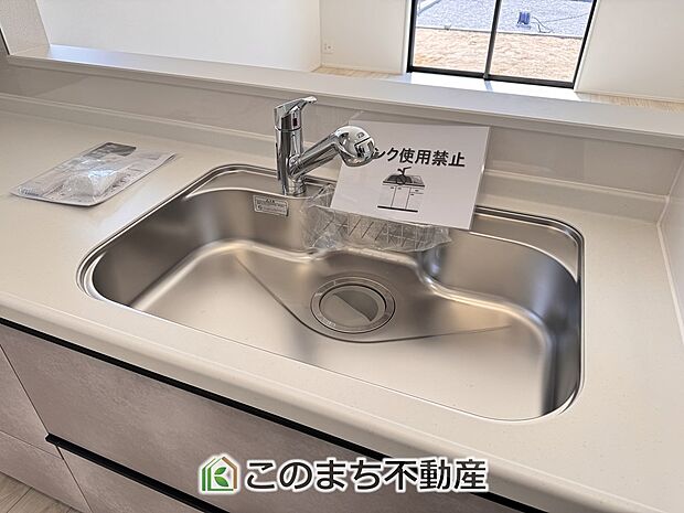 【キッチン】同社施工物件の写真です。※建具やフローリング、その他仕様が違う場合がございます。