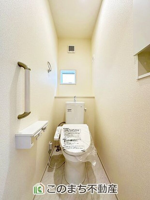 【トイレ】同社施工物件の写真です。※建具やフローリング、その他仕様が違う場合がございます。