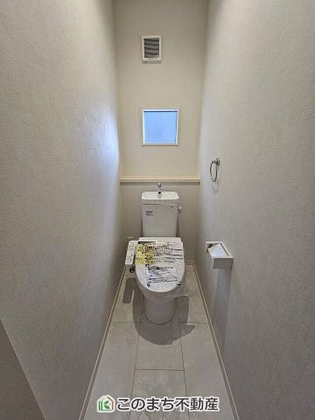 【トイレ】同社施工物件の写真です。※建具やフローリング、その他仕様が違う場合がございます。