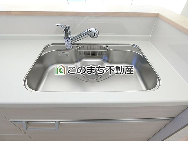 【キッチン】同社施工物件の写真です。※建具やフローリング、その他仕様が違う場合がございます。