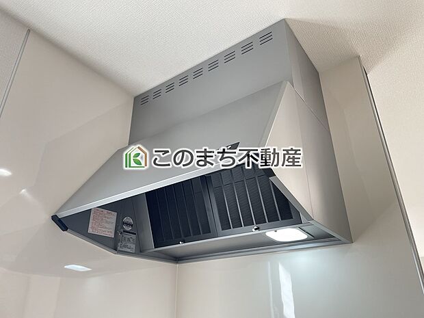 【キッチン】お料理の匂いもスッキリ♪シンプルデザインで掃除も簡単?