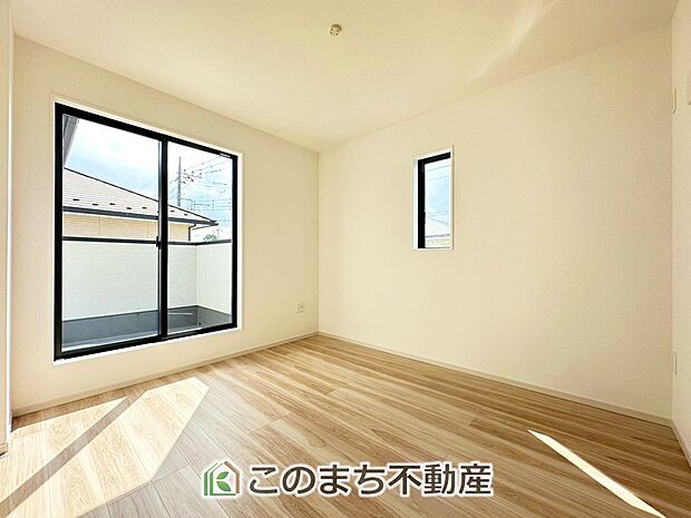 【洋室】南向きで陽当たりの良い洋室♪風通しもよく快適です☆