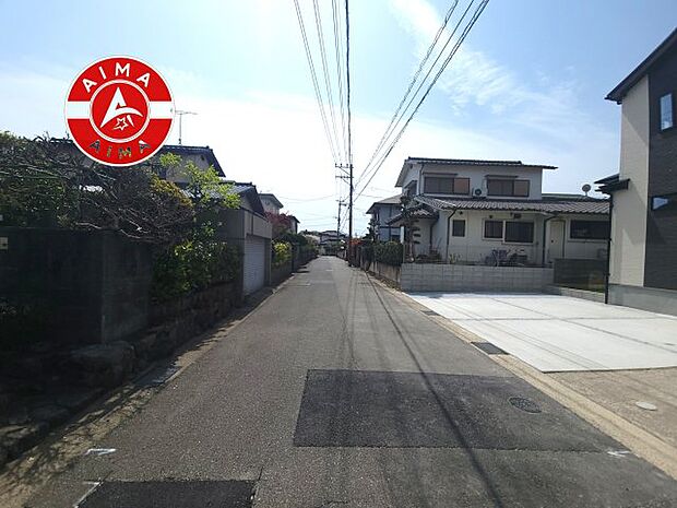 【外観】前面道路含む現地の写真です。