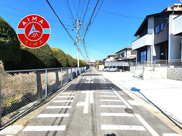 【外観】前面道路含む現地の写真です。