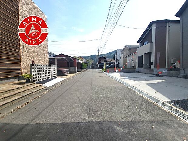 【外観】前面道路含む現地の写真です。
