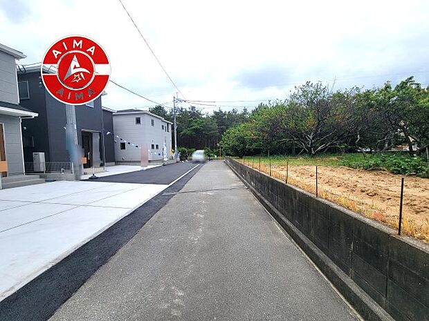 【外観】前面道路含む現地の写真です。