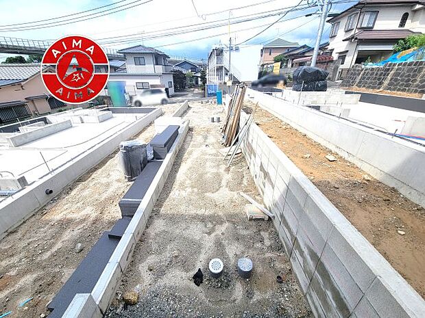 【外観】広々した駐車場です。