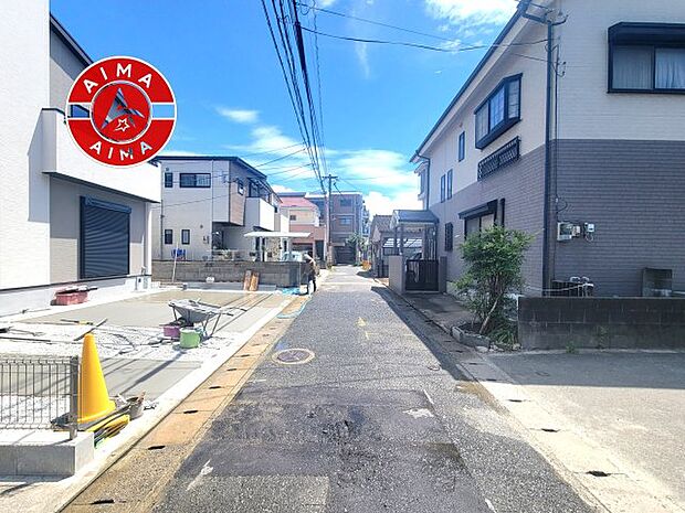 【外観】前面道路含む現地の写真です。
