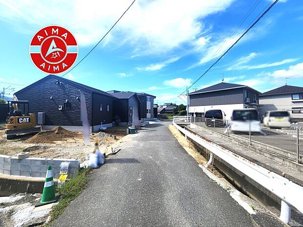 【外観】前面道路含む現地の写真です。