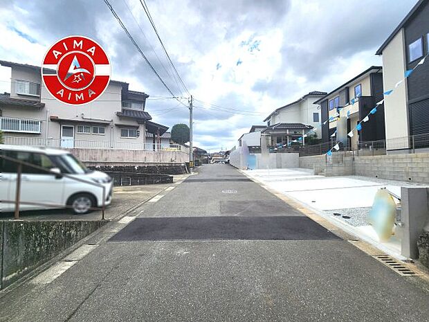 【外観】前面道路含む現地の写真です。