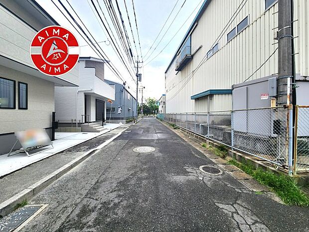 【外観】前面道路を含む現地写真です。