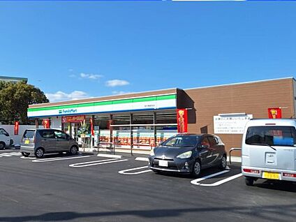 ファミリーマート 西戸崎駅前店 徒歩572m