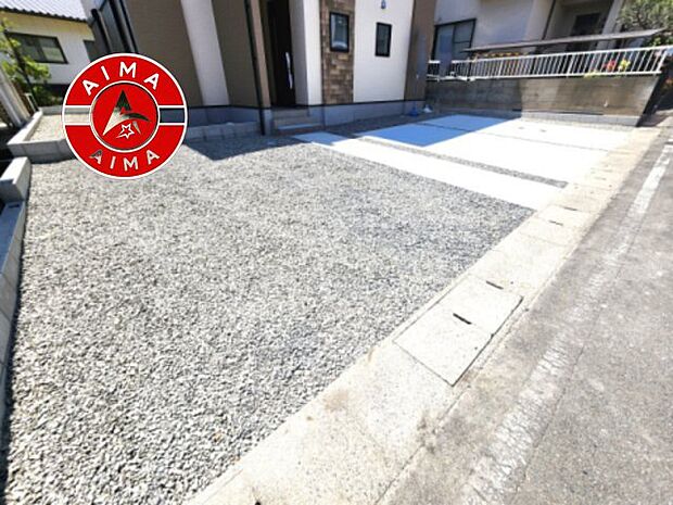 【外観】広々した駐車場になります。