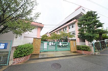 福岡市立東若久小学校 徒歩305m
