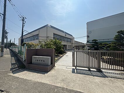 市立中部中学校 1.4km(徒歩18分)