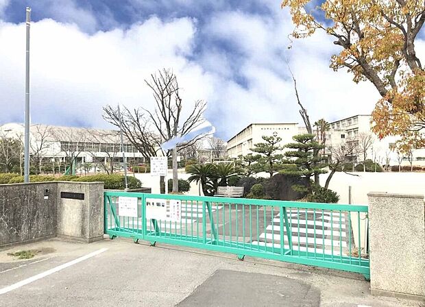 知立市立八ツ田小学校(約950m)