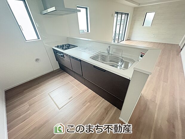 人気の対面式キッチン☆料理をしながらご家族とコミュニケーションが取れます♪