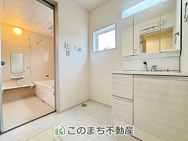 オシャレな洗面台♪身支度も楽しくなりますね♪