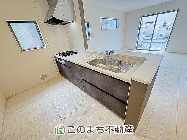 人気の対面式キッチン☆料理をしながらご家族とコミュニケーションが取れます♪