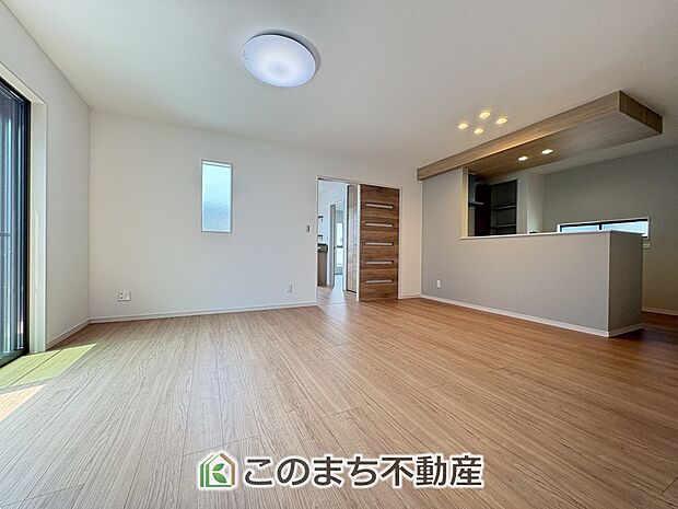 窓が多く明るいリビング☆
