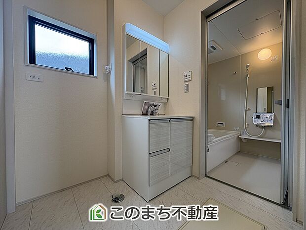 伸びるホースの洗面台☆お掃除や洗髪にとても便利です☆