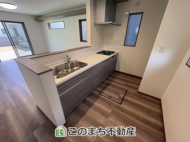 人気の対面式キッチン☆食器洗浄乾燥機付きで時短家事可能☆料理をしながらご家族とコミュニケーションが取れます♪