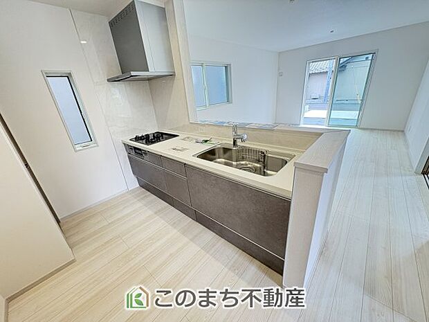 人気の対面式キッチン☆料理をしながらご家族とコミュニケーションが取れます♪