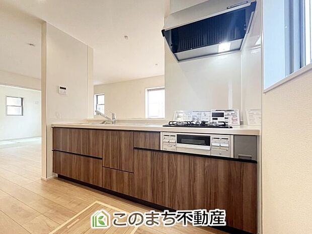 人気の対面式キッチン☆料理をしながらご家族とコミュニケーションが取れます♪ 