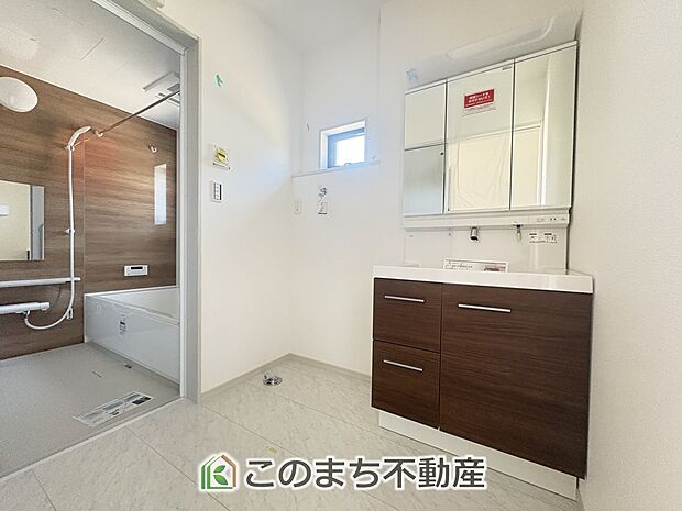 1・2階に洗髪洗面化粧台を配置。忙しい朝の身支度もバッティングせずに完了します♪