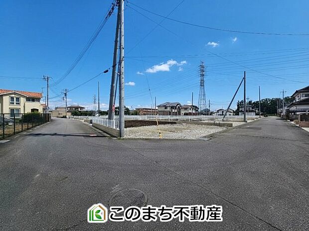 前面道路も広くお車の出し入れもスムーズに行えます☆