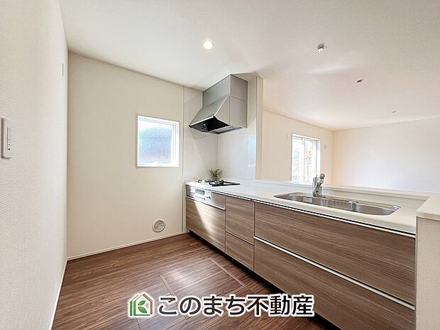 【キッチン】同社施工物件写真。※建具やフローリング、その他仕様が異なる場合がございます。